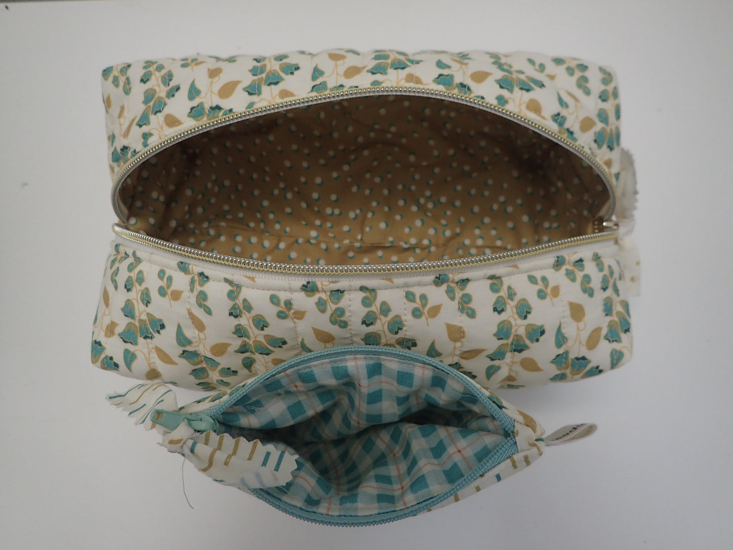Trousse de toilette et sa pochette assortie