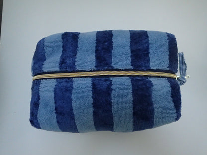 Trousse de toilette en éponge de bambou coloris Bleu – vue de face