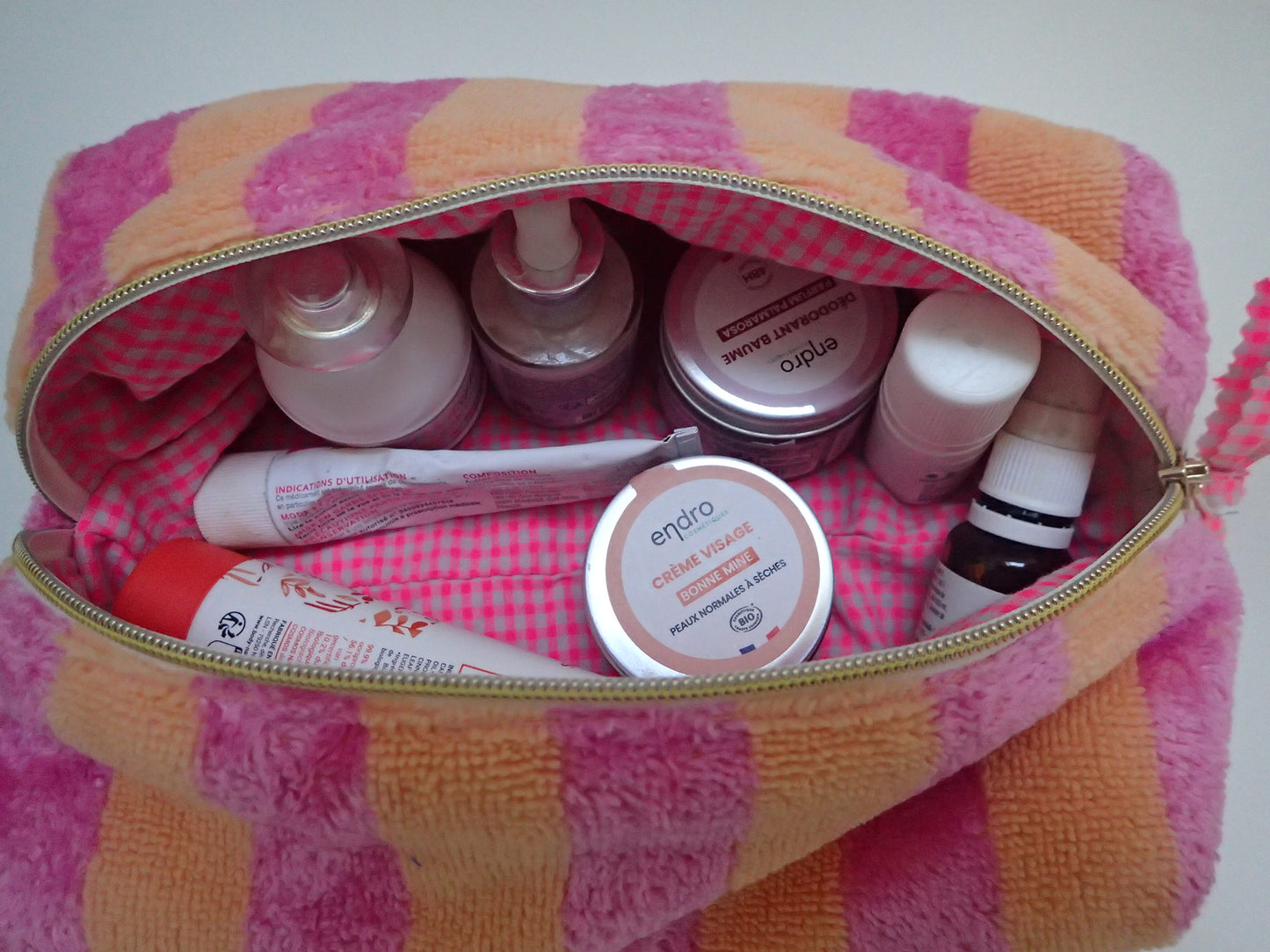 Trousse de toilette en éponge de bambou Rose et Melon – vue lifestyle salle de bain