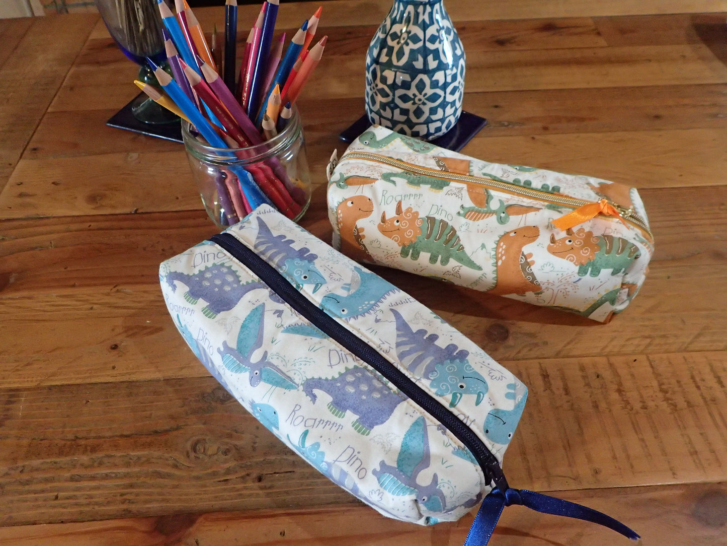 Trousse en tissu motif dinosaures
