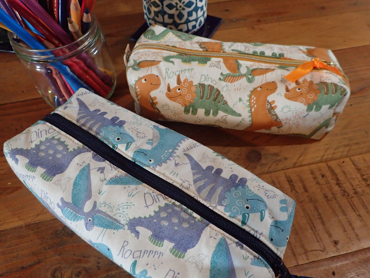 Trousse en tissu motif dinosaures
