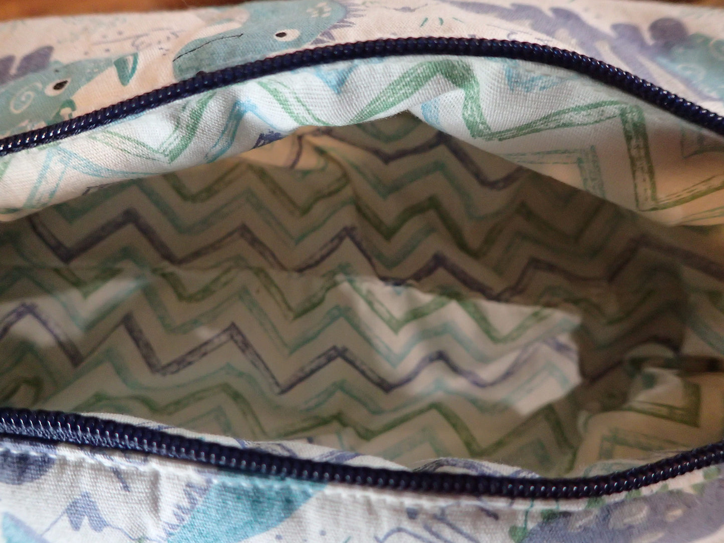 Trousse en tissu motif dinosaures