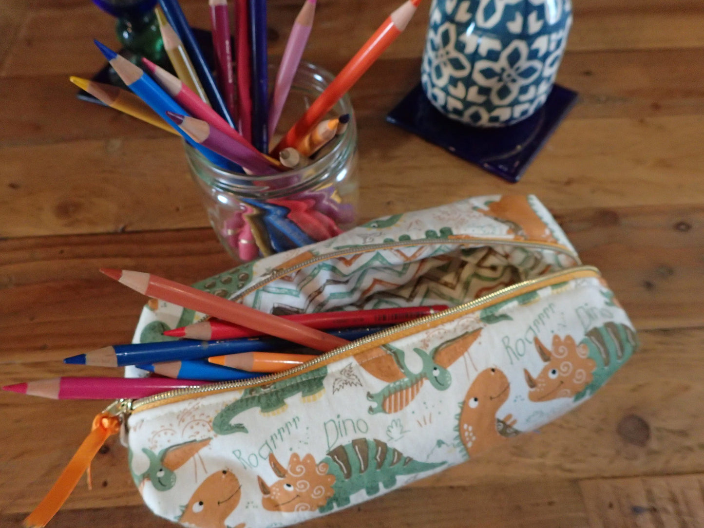 Trousse en tissu motif dinosaures
