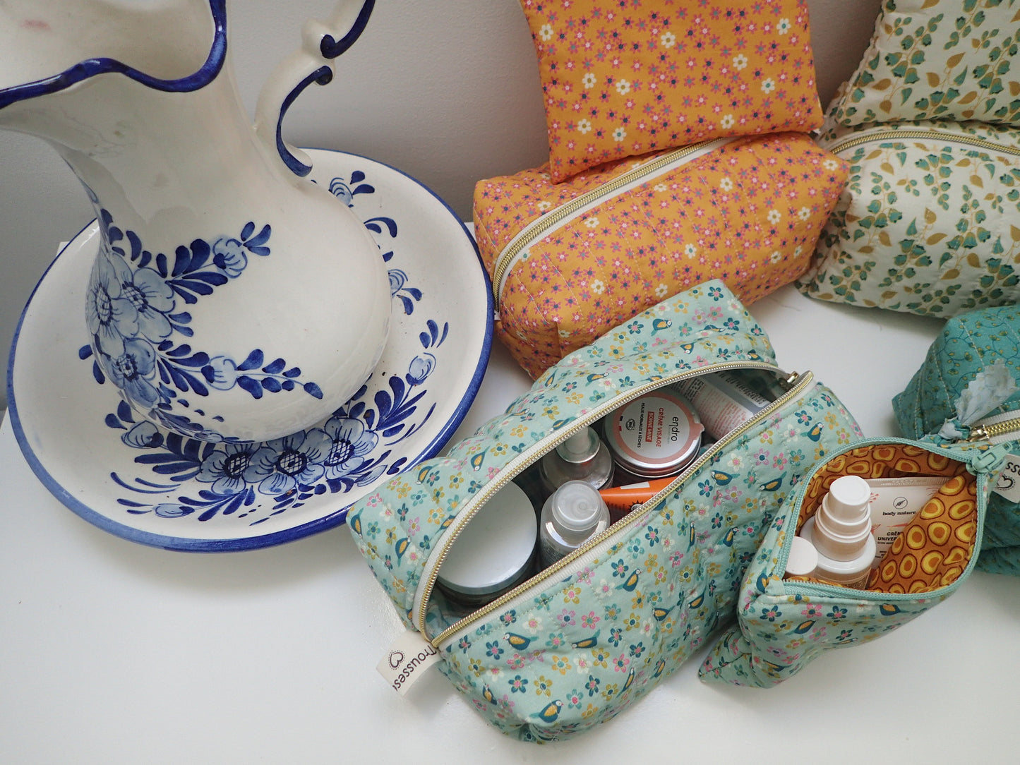 Trousse de toilette et sa pochette assortie