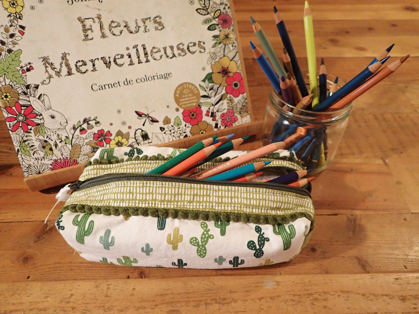 Trousses scolaire motifs fleuris