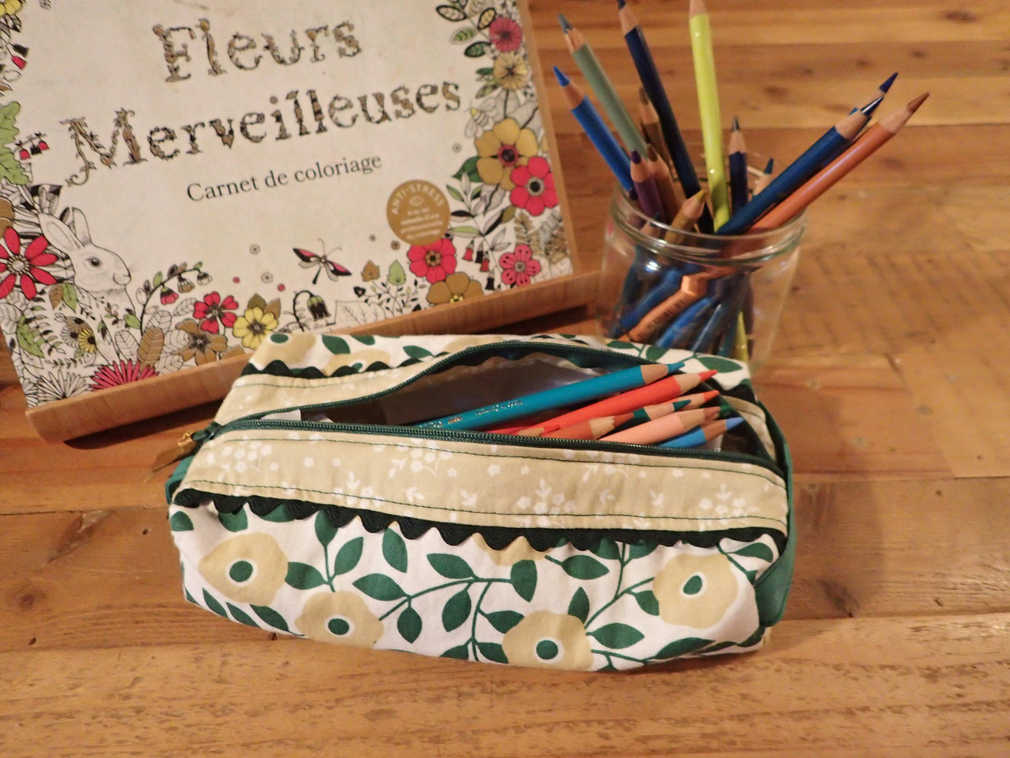 Trousses scolaire motifs fleuris