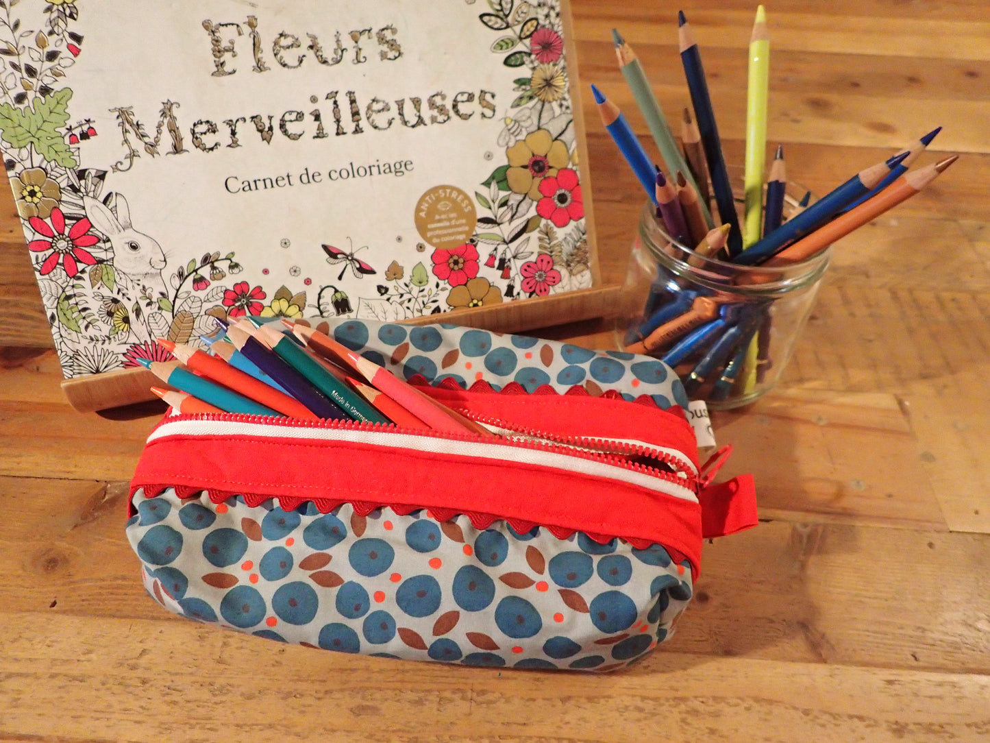 Trousses scolaire motifs géométriques