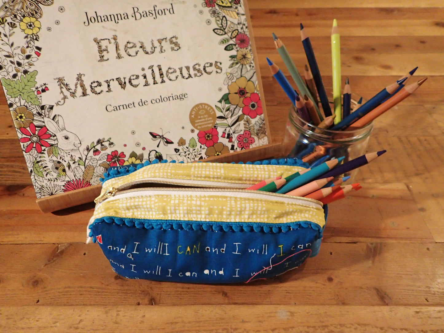 Trousses scolaire motifs géométriques
