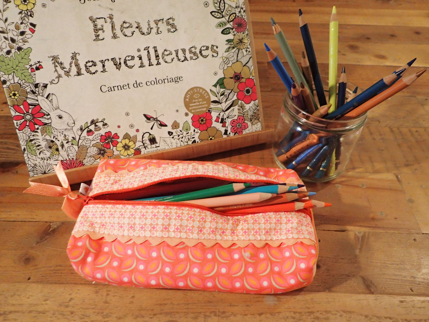 Trousses scolaire motifs géométriques