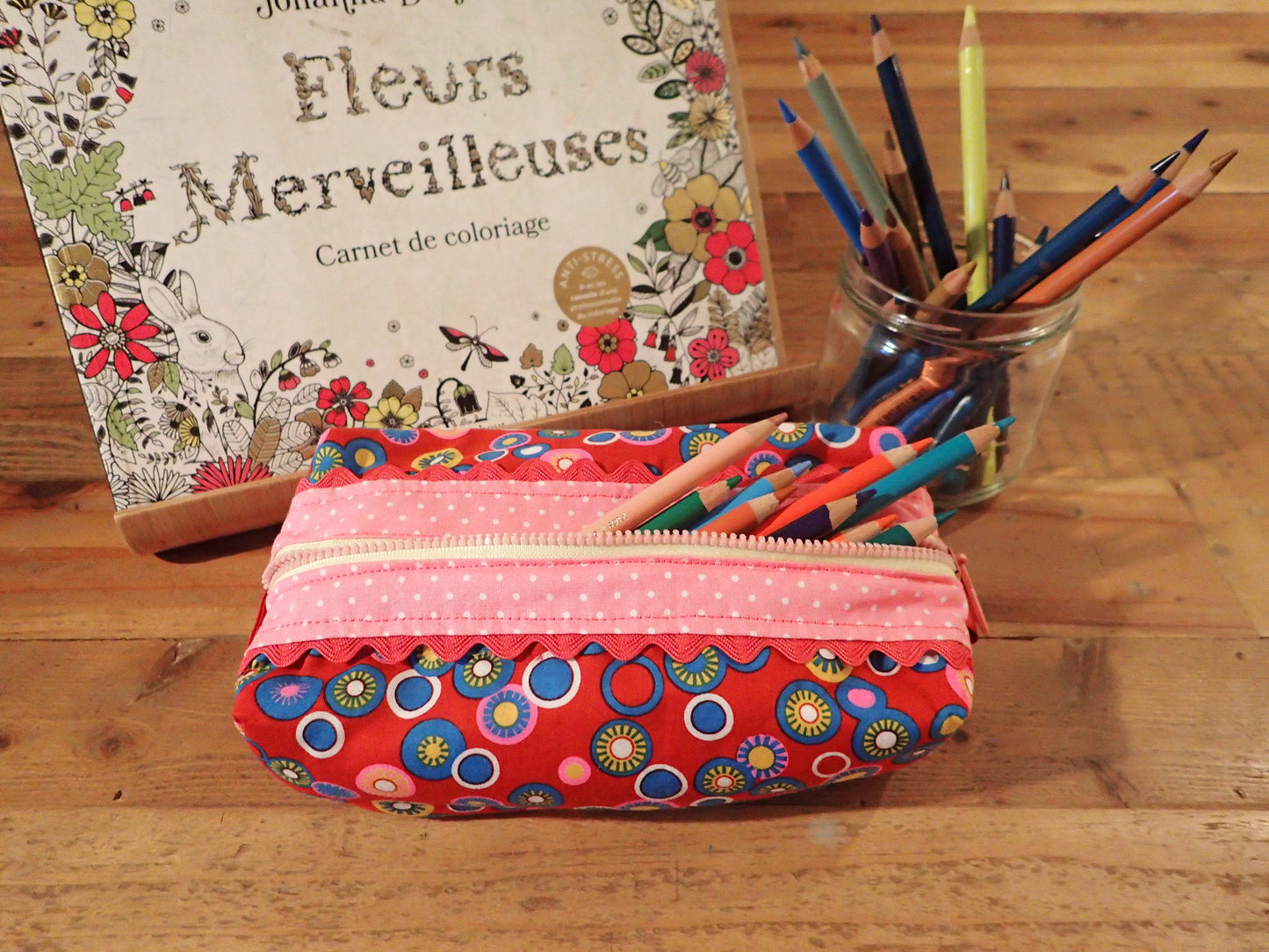 Trousses scolaire motifs géométriques